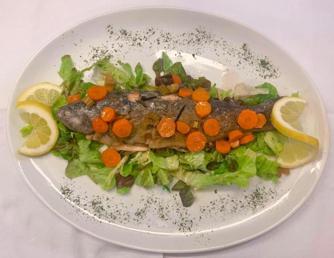 Отель Ristorante Della Stazione Тегна Экстерьер фото